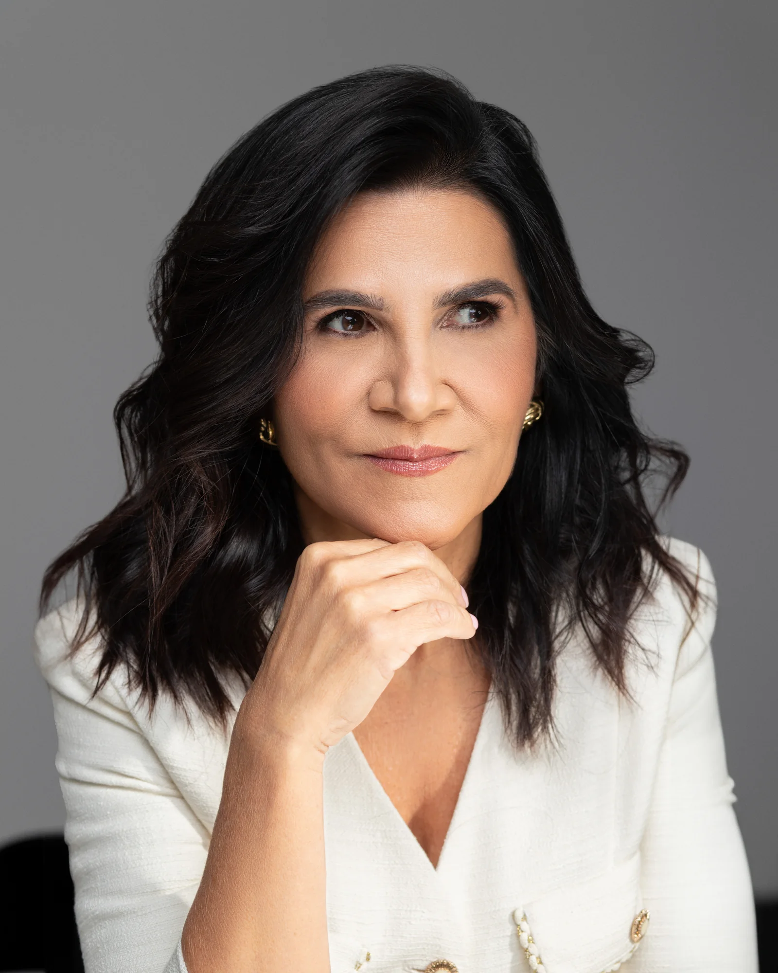 Dra. Fathima Oliveira em retrato acolhedor
